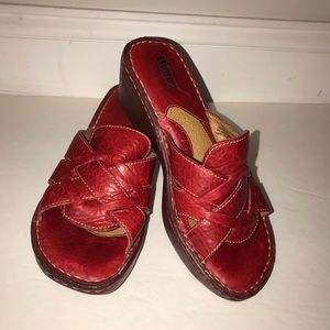 Born sliders wedge mules sandals dark red 7.5